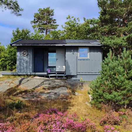 Idyllic Southern Cabin Near The Sea Holiday home