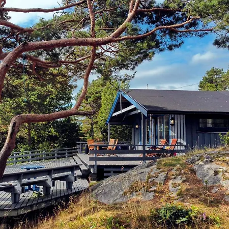 Idyllic Southern Cabin Near The Sea *